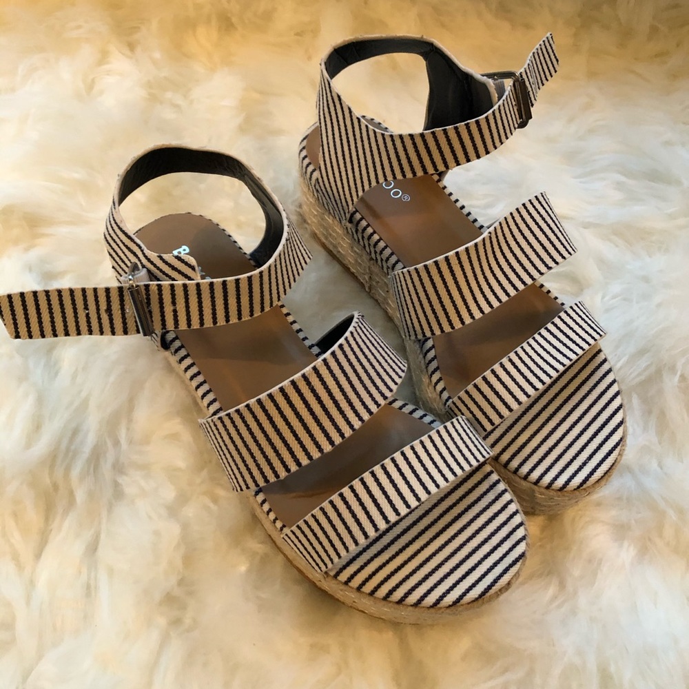 CUTE 😍bamboo brand striped platform sandals 😍 7